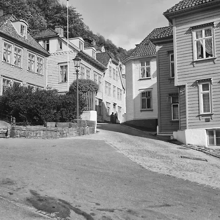 Dinbnb L The 1880 Authentic Dream I 500m To Bryggen