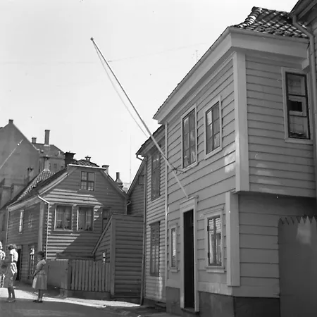 Dinbnb L The 1880 Authentic Dream I 500m To Bryggen 베르겐